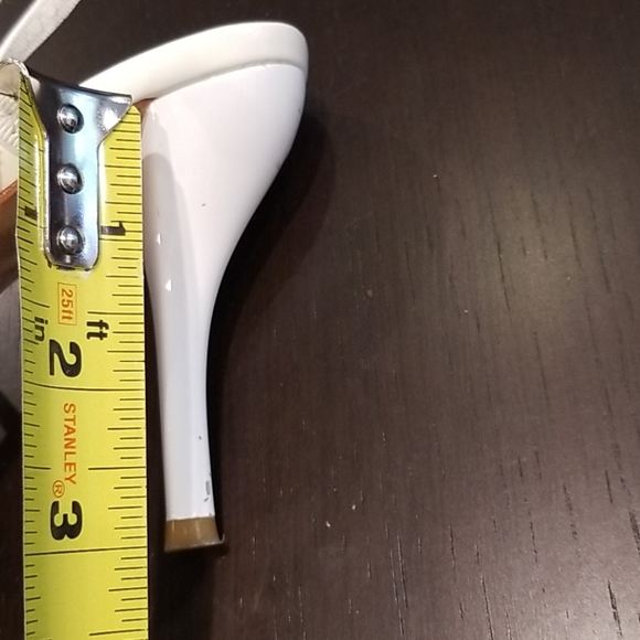 Bebe, womans size 7.5m white heel - Picture 15 of 16